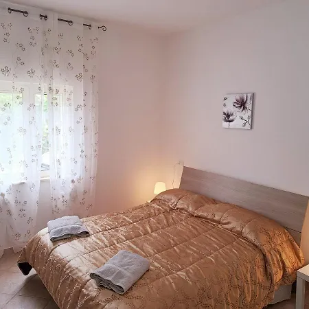 A Casa Di Andrea Francesco פונדי